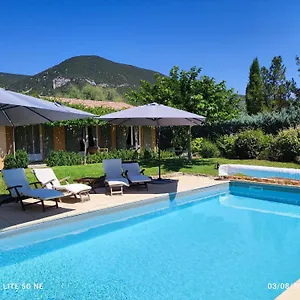  Hébergement de vacances 3 étoiles , Les 4 Saisons Du Colorado Provençal - France